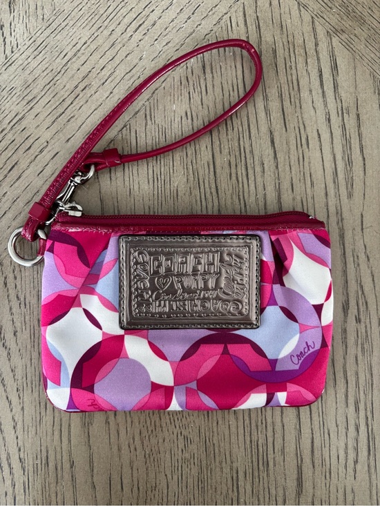 Coach Poppy Graphic Print Satin Wristlet Pink Purple Patent 